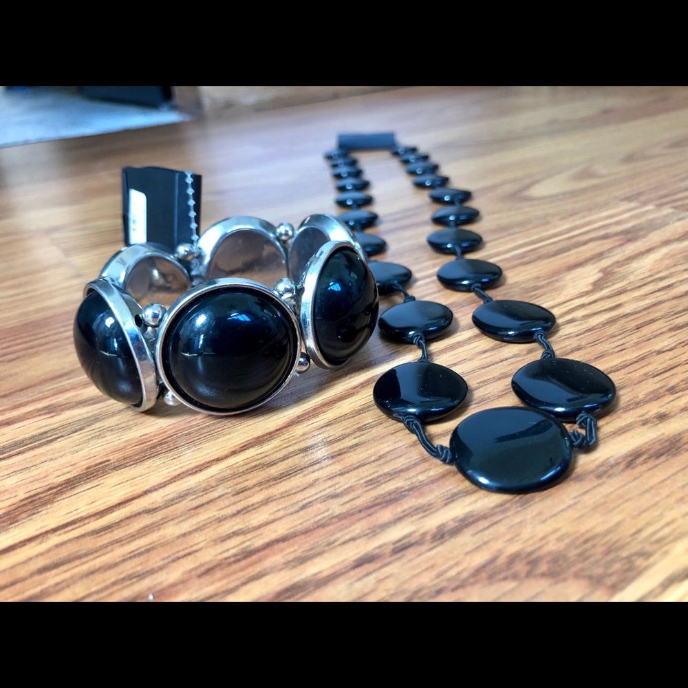 Matching black jewelry set